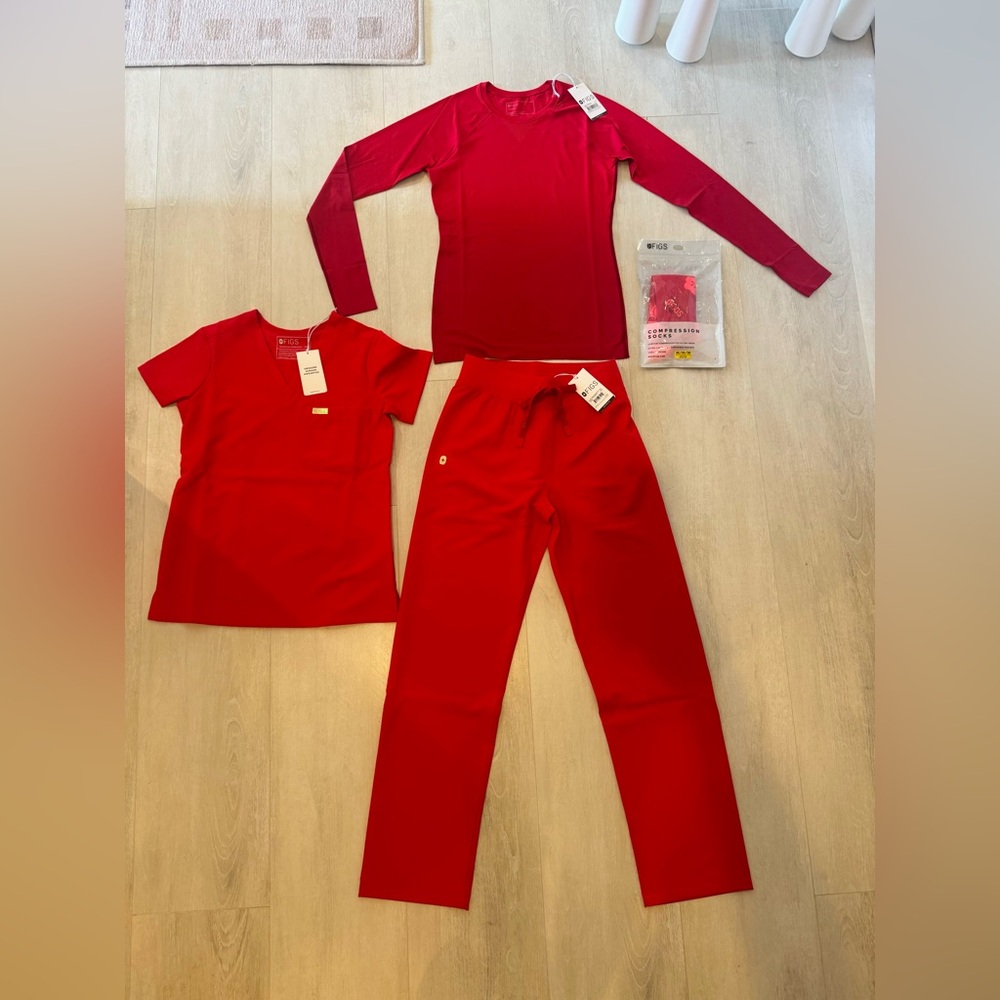 Lucky Red XS-S FIGS Gift Scrubs Set